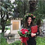 Laureata al Conservatorio con il massimo dei voti e la lode, impartisco lezioni di pianoforte, teoria e solfeggio